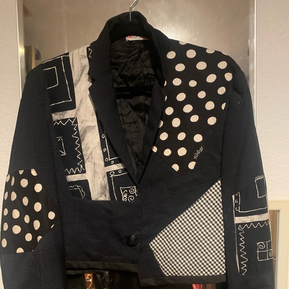 Bought on Rodeo Dr. This Vintage Beautiful short blazer. From Georgio. - Picture 1 of 3